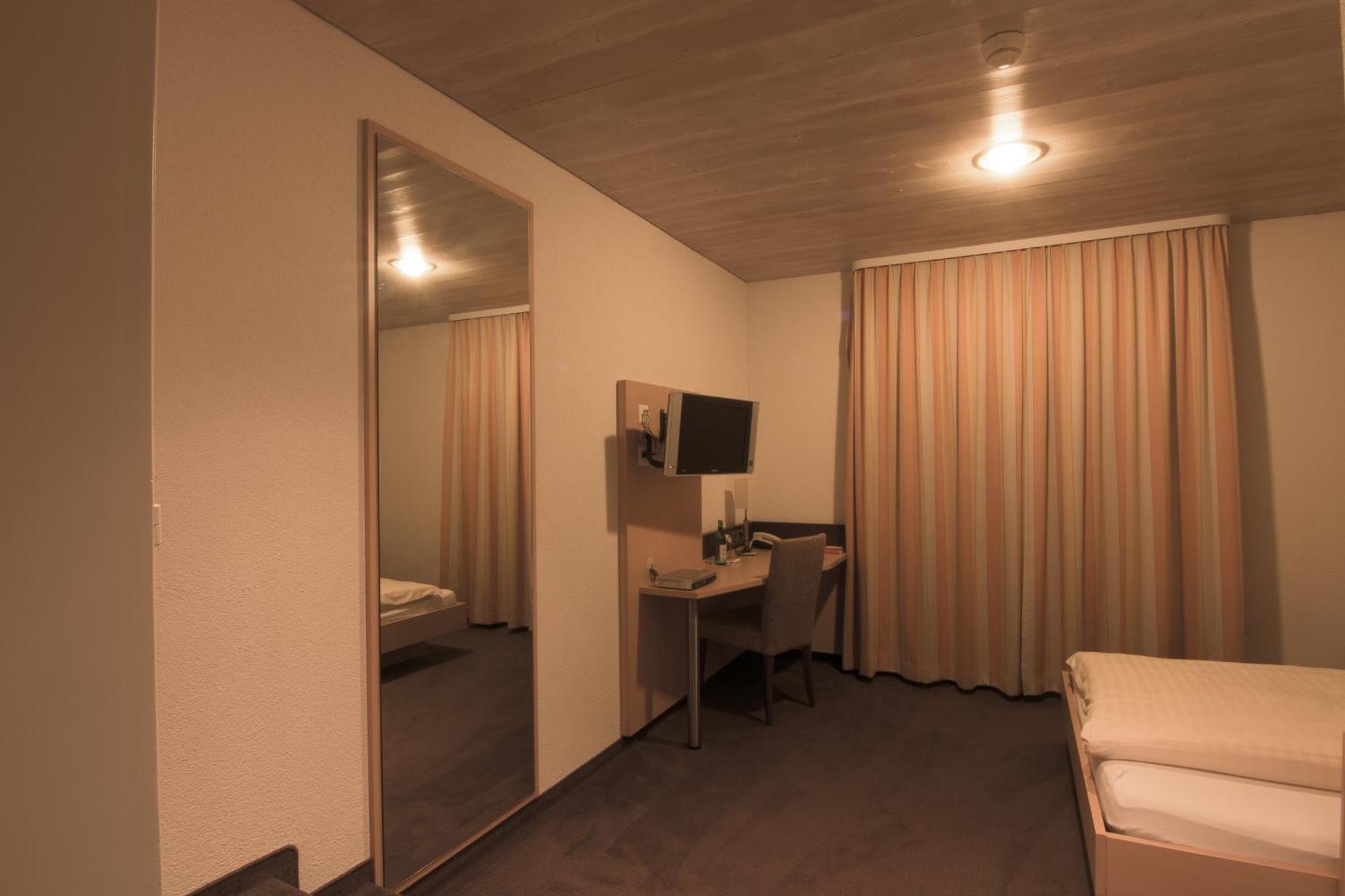 Hotel Zum Goldenen Kreuz Frauenfeld Quarto foto